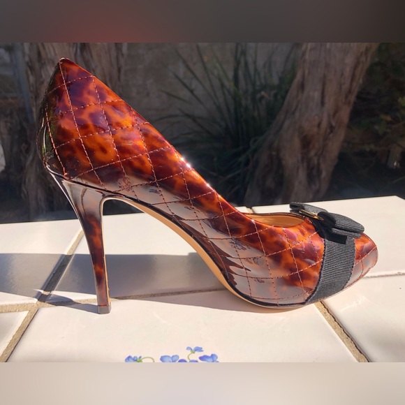 Ferragamo Size 9.5/9 B Vara Bow Pumps Animal Print Patent Leather Heels Peep Toe - Picture 13 of 15